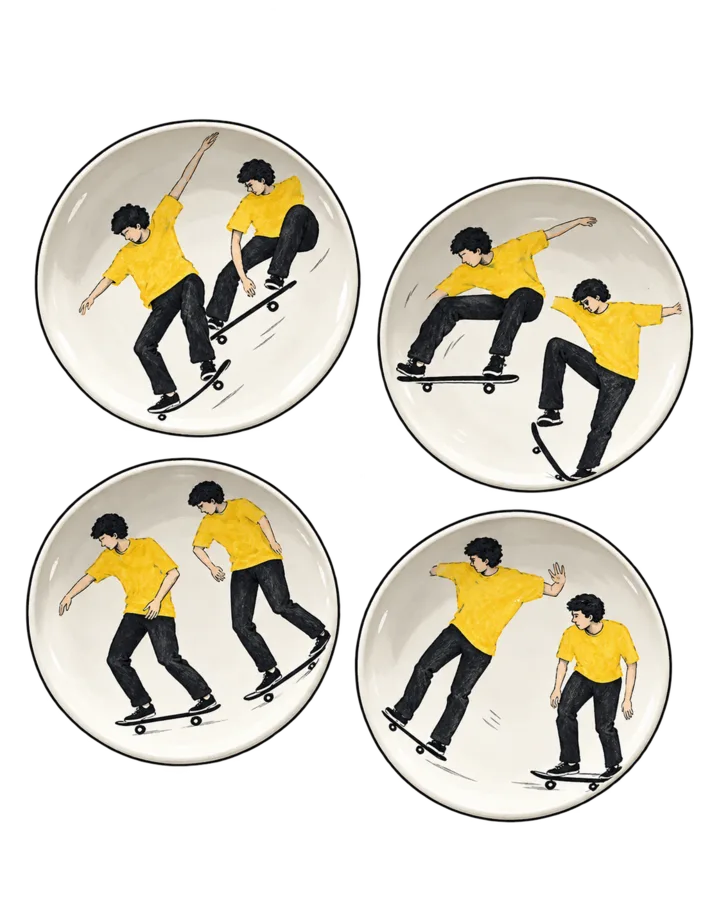 Quatre assiettes illustrées de skateurs en mouvement