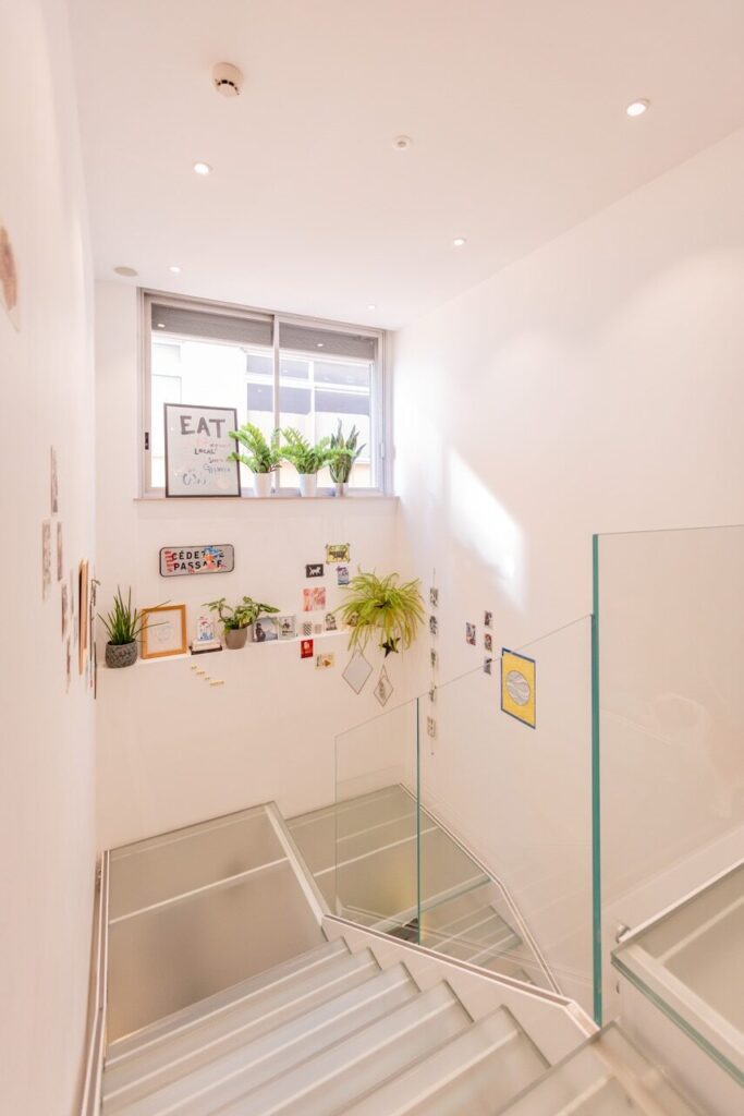 Un coin déco près de l’escalier